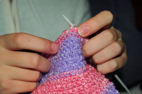 ひざ掛けの編み物は難しい 初心者におすすめの作り方を紹介 Japan Treasure Media Search